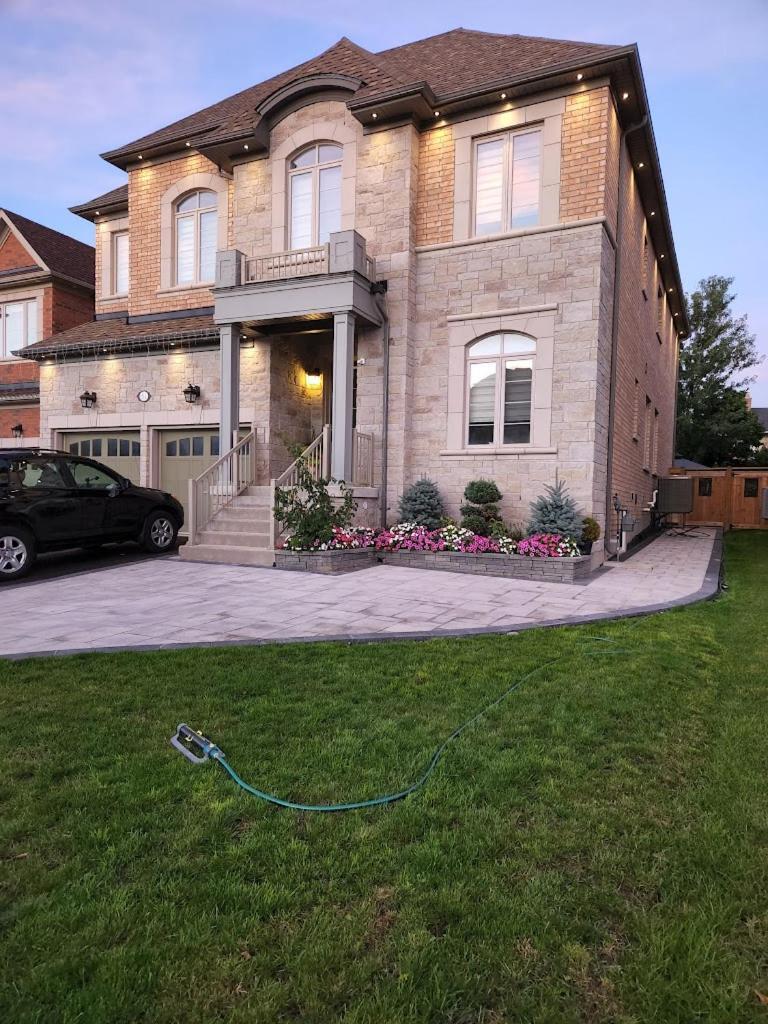 2 Bedrooms 2 Washrooms 2 Parking Spots Basement Apartment Newmarket Buitenkant foto
